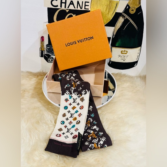 💎 LOUIS VUITTON Monogram Bandeau Size L 46” X 2.6” w/Box & Tag - Picture 7 of 9